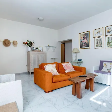 Charming In Tollo, Garden *