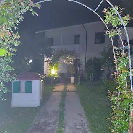 شقة Charming In Tollo, Garden
